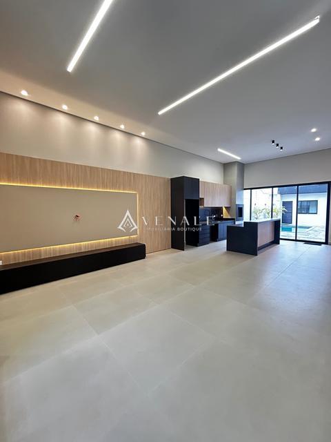 Casa à venda em Maringá, Jardim Itália, com 3 suítes, com 213 m²