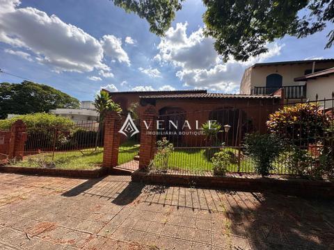 Sobrado à venda em Maringá, Zona 05, com 3 quartos, com 337.36 m²