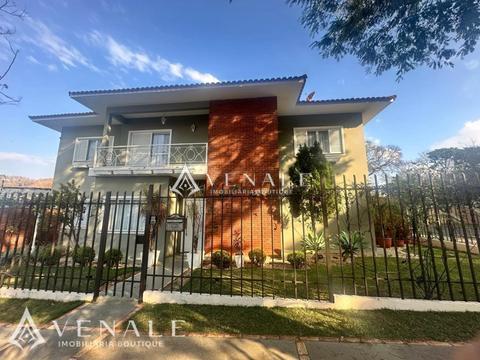 Sobrado à venda em Maringá, Zona 02, com 3 quartos, com 284 m²